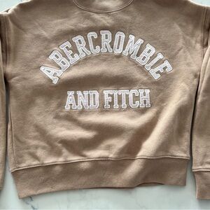 Abercrombie & Fitch Beige Logo kids Sweatshirt. 9/10